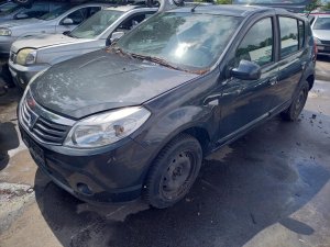 Dacia Sandero 1.2 ( D4FF7 ) 55kW r.2012 šedá na náhradní díly   Dacia Sandero 1.2 ( D4FF7 ) 55kW r.2012 šedá na náhradní díly