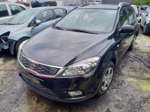 Kia Ceed Facelift 1.4 ( G4FA ) 66kW r.2010 černá  na náhradní díly   Kia Ceed Facelift 1.4 ( G4FA ) 66kW r.2010 černá  na náhradní díly