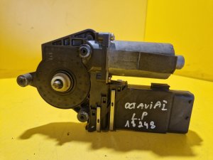 LEVÝ PŘEDNÍ MOTOREK STAHOVAČKY OKNA 130821731 S JEDNOTKOU - ŠKODA OCTAVIA I - 18248