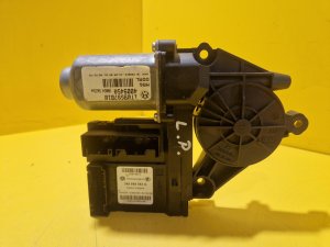 LEVÝ PŘEDNÍ MOTOREK STAHOVAČKY OKNA 1T0959701B S JEDNOTKOU 1K0959793G - ŠKODA OCTAVIA II / VW TOURAN I, PASSAT B6, GOLF V.../ SEAT ALTEA, TOLEDO... - 18672