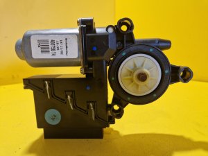 LEVÝ PŘEDNÍ MOTOREK STAHOVAČKY OKNA 6Q1959801A - ŠKODA FABIA I, FABIA II, ROOMSTER / VW POLO IV / SEAT IBIZA III, CORDOBA II - 18249 LEVÝ PŘEDNÍ MOTOREK STAHOVAČKY OKNA 6Q1959801A - ŠKODA FABIA I, FABIA II, ROOMSTER / VW POLO IV / SEAT IBIZA III, CORDOBA II - 18249