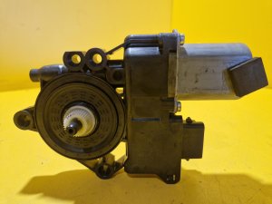 LEVÝ PŘEDNÍ MOTOREK STAHOVAČKY OKNA S JEDNOTKOU 82450-3Z010 HYUNDAI I40 - 18342 LEVÝ PŘEDNÍ MOTOREK STAHOVAČKY OKNA S JEDNOTKOU 82450-3Z010 HYUNDAI I40 - 18342