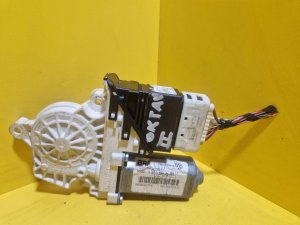 LEVÝ ZADNÍ MOTOREK STAHOVAČKY OKNA 1K0959703E - ŠKODA OCTAVIA II / VW TOURAN, GOLF V... / SEAT ALTEA, TOLEDO III... - 13923 LEVÝ ZADNÍ MOTOREK STAHOVAČKY OKNA 1K0959703E - ŠKODA OCTAVIA II / VW TOURAN, GOLF V... / SEAT ALTEA, TOLEDO III... - 13923