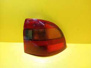 PRAVÉ ZADNÍ SVĚTLO OPEL ASTRA F SEDAN / CABRIO , KOUŘOVÉ - 10095 PRAVÉ ZADNÍ SVĚTLO OPEL ASTRA F SEDAN / CABRIO , KOUŘOVÉ - 10095