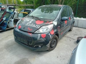 Peugeot 107 1.0 ( 1KR ) 50kW r.2012 černá  na náhradní díly Peugeot 107 1.0 ( 1KR ) 50kW r.2012 černá  na náhradní díly