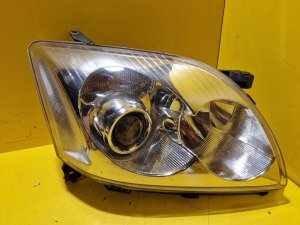 PRAVÉ PŘEDNÍ SVĚTLO TOYOTA AVENSIS II ( T25 ) - 12950