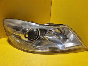 PRAVÉ PŘEDNÍ XENON SVĚTLO ŠKODA OCTAVIA II, FACELIFT - 19375