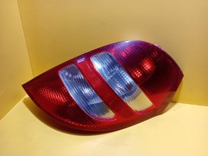 PRAVÉ ZADNÍ SVĚTLO MERCEDES-BENZ A ( W169 ) , ČERVENO BÍLÉ - 10981 PRAVÉ ZADNÍ SVĚTLO MERCEDES-BENZ A ( W169 ) , ČERVENO BÍLÉ - 10981