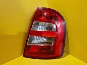 PRAVÉ ZADNÍ SVĚTLO ŠKODA FABIA I  (6Y2) HATCHBACK - 15821 PRAVÉ ZADNÍ SVĚTLO ŠKODA FABIA I  (6Y2) HATCHBACK - 15821