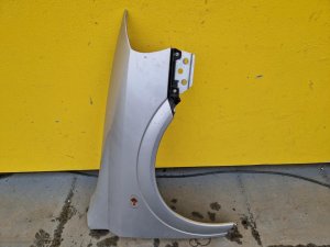 PRAVÝ PŘEDNÍ BLATNÍK OPEL ASTRA G, STŘÍBRNÝ - 17704