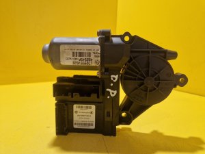 PRAVÝ PŘEDNÍ MOTOREK STAHOVAČKY OKNA 1T0959702B S JEDNOTKOU 1K0959792G - ŠKODA OCTAVIA II / VW TOURAN I, PASSAT B6, GOLF V.../ SEAT ALTEA, TOLEDO... - 18679 PRAVÝ PŘEDNÍ MOTOREK STAHOVAČKY OKNA 1T0959702B S JEDNOTKOU 1K0959792G - ŠKODA OCTAVIA II / VW TOURAN I, PASSAT B6, GOLF V.../ SEAT ALTEA, TOLEDO... - 18679