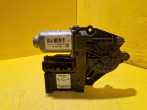PRAVÝ PŘEDNÍ MOTOREK STAHOVAČKY OKNA 1T0959702R S JEDNOTKOU 5K0959792 - ŠKODA OCTAVIA II / VW TOURAN I, GOLF V.../ SEAT LEON II - FACELIFT - 20343 PRAVÝ PŘEDNÍ MOTOREK STAHOVAČKY OKNA 1T0959702R S JEDNOTKOU 5K0959792 - ŠKODA OCTAVIA II / VW TOURAN I, GOLF V.../ SEAT LEON II - FACELIFT - 20343
