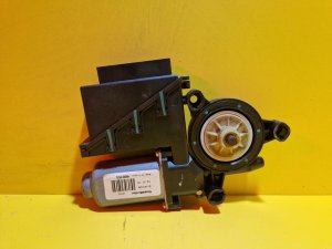 PRAVÝ PŘEDNÍ MOTOREK STAHOVAČKY OKNA 6Q1959802A ŠKODA FABIA I - 15938 PRAVÝ PŘEDNÍ MOTOREK STAHOVAČKY OKNA 6Q1959802A ŠKODA FABIA I - 15938