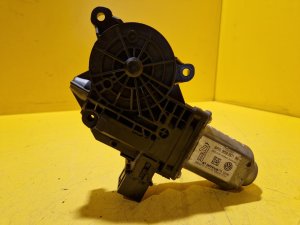 PRAVÝ PŘEDNÍ MOTOREK STAHOVAČKY OKNA 6R0959801M ŠKODA FABIA II, ROOMSTER / VW POLO IV / SEAT IBIZA IV - 19681