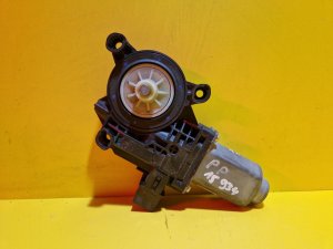 PRAVÝ PŘEDNÍ MOTOREK STAHOVAČKY OKNA 6R0959802P ŠKODA FABIA II, ROOMSTER / VW POLO IV / SEAT IBIZA IV - 15934