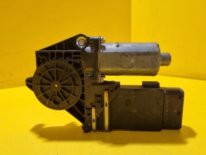 PRAVÝ PŘEDNÍ MOTOREK STAHOVAČKY OKNA S JEDNOTKOU ŠKODA OCTAVIA I - 16750 PRAVÝ PŘEDNÍ MOTOREK STAHOVAČKY OKNA S JEDNOTKOU ŠKODA OCTAVIA I - 16750