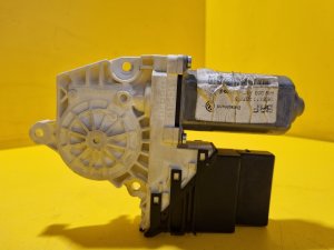 PRAVÝ ZADNÍ MOTOREK STAHOVAČKY OKNA 1K0959704E - ŠKODA OCTAVIA II / VW GOLF V, TOURAN I / SEAT ALTEA, TOLEDO III - 17656 PRAVÝ ZADNÍ MOTOREK STAHOVAČKY OKNA 1K0959704E - ŠKODA OCTAVIA II / VW GOLF V, TOURAN I / SEAT ALTEA, TOLEDO III - 17656