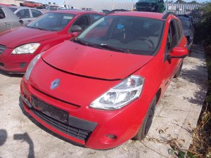 Renault Clio III 1.2 ( D4FH7 ) r.2009 červená na náhradní díly   Renault Clio III 1.2 ( D4FH7 ) r.2009 červená na náhradní díly