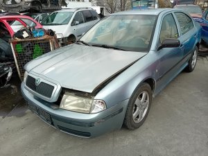 Škoda Octavia 1.6 ( AVU ) 75kW r.2002 šedá  na náhradní díly Škoda Octavia 1.6 ( AVU ) 75kW r.2002 šedá  na náhradní díly