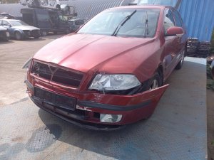 Škoda Octavia II 1.6 ( BSE ) 75kW r.2005 červená  na náhradní díly   Škoda Octavia II 1.6 ( BSE ) 75kW r.2005 červená  na náhradní díly