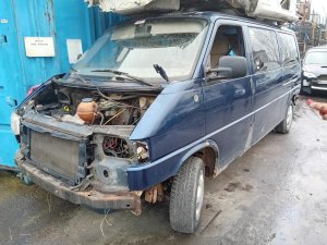 Volkswagen Transporter T4 2.4 D ( AAB ) 57kW r.1994 modrá na náhradní díly Volkswagen Transporter T4 2.4 D ( AAB ) 57kW r.1994 modrá na náhradní díly