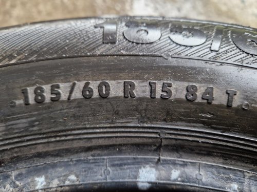 2 KS ZIMNÍ PNEUMATIKA BARUM POLARIS 3 - 185/60 R15 84T - 20289