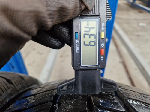 2 KS ZIMNÍ PNEUMATIKA BARUM POLARIS 3 - 185/60 R15 84T - 20289