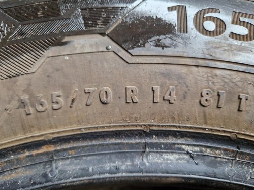 2 KS ZIMNÍ PNEUMATIKA BARUM POLARIS 5 - 165/70 R14 81T - 20290