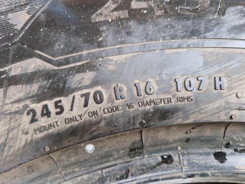 2 KS ZIMNÍ PNEUMATIKA BARUM POLARIS 5 - 245/70 R16 107H - 20296