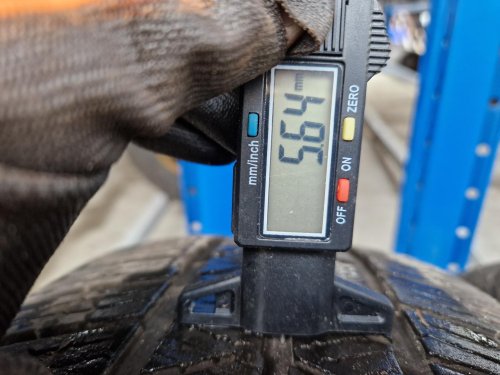 2 KS ZIMNÍ PNEUMATIKA BARUM POLARIS 5 - 245/70 R16 107H - 20296