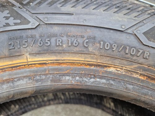 2 KS ZIMNÍ PNEUMATIKA BARUM SNOVANIS 3 - 215/65 R16 C 109/107R - 20464