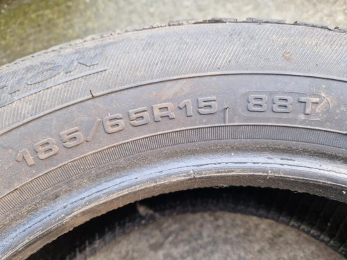 2 KS ZIMNÍ PNEUMATIKA DEBICA FRIGO 185/65 R15 88T - 20278