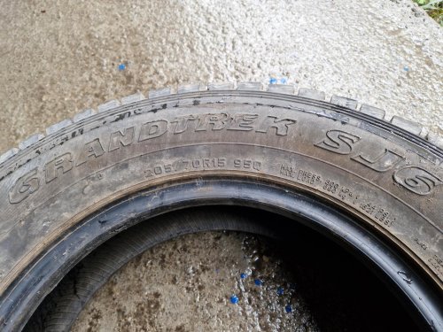 2 KS ZIMNÍ PNEUMATIKA DUNLOP STUDLESS GRANDTREK SJ6 - 205/70 R15 95Q - 20500
