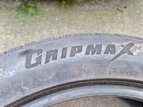 2 KS ZIMNÍ PNEUMATIKA GRIPMAX SUREGRIP PRO WINTER 215/50 R17 95V - 20599