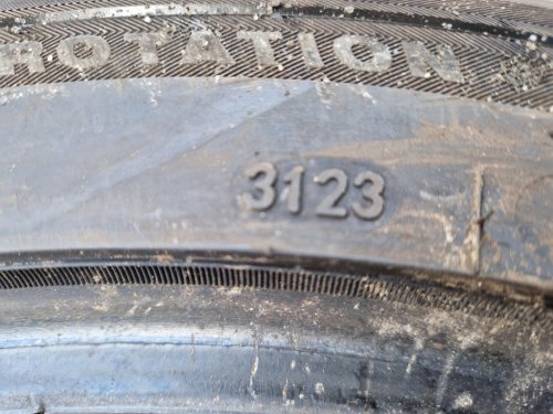 2 KS ZIMNÍ PNEUMATIKA GRIPMAX SUREGRIP PRO WINTER 215/50 R17 95V - 20599
