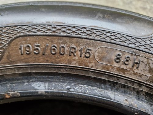 2 KS ZIMNÍ PNEUMATIKA KLEBER DYNAXER HP3 - 195/60 R15 88H - 20397