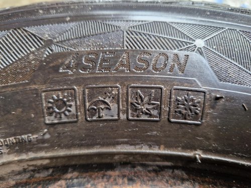 2 KS ZIMNÍ PNEUMATIKA KUMHO SOLUS 4S HA32 - 175/65 R14 82T - 20310