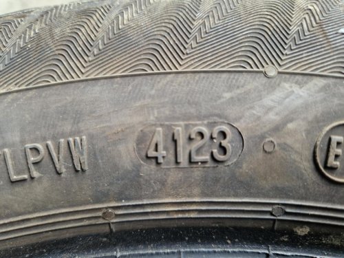 2 KS ZIMNÍ PNEUMATIKA MATADOR NORDICCA 185/60 R14 82T - 21061