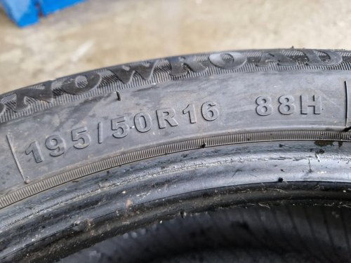 2 KS ZIMNÍ PNEUMATIKA TOMKET SNOWROAD - 195/55 R16 88H - 2096