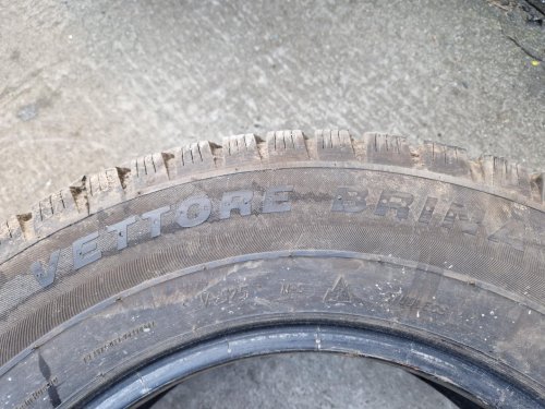 2 KS ZIMNÍ PNEUMATIKA VIATTI VIETTORE BRINA 205/70 R15 C 106/104R - 20482