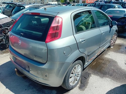 Fiat Grande Punto 1.4 ( 350A1000 ) 57kW r.2006 šedá na náhradní díly