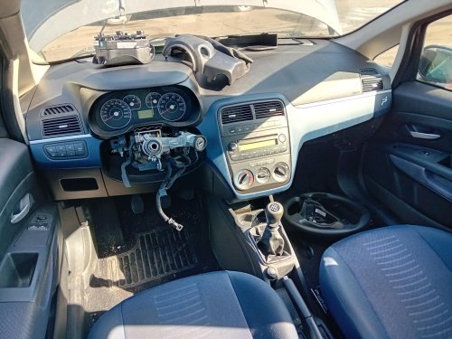 Fiat Punto 1.4 16V ( 199A6000 ) 70kW r.2008 šedá na náhradní díly