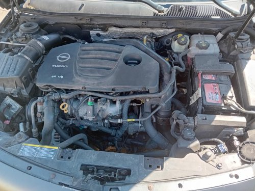 Insignia 2.0 4x4 ( A20NHT ) 162kW r.2009 černá na náhradní díly