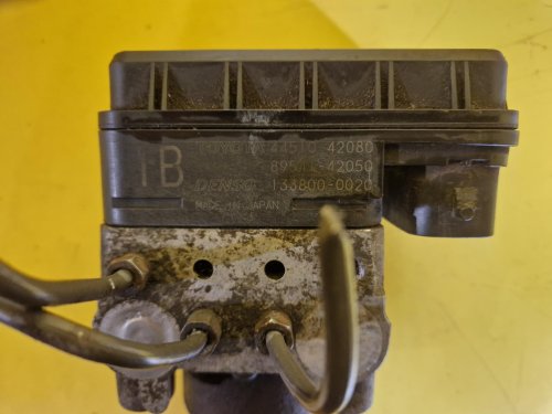 JEDNOTKA ABS - 133800-0020 - TOYOTA RAV4 II - 17338