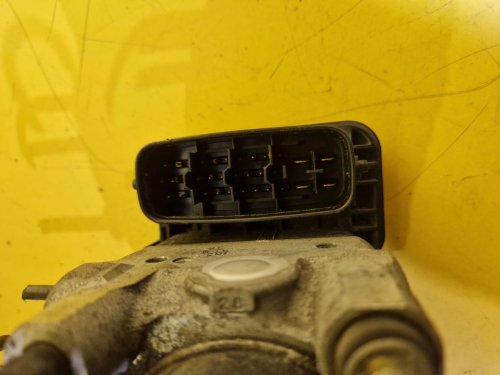 JEDNOTKA ABS - 133800-0020 - TOYOTA RAV4 II - 17528