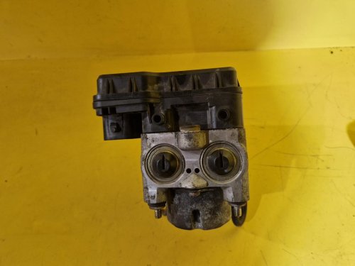 JEDNOTKA ABS - 133800-0020 - TOYOTA RAV4 II - 17528