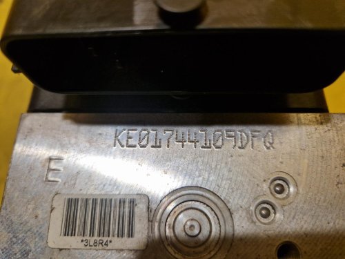 JEDNOTKA ABS - 3AA614109M - VW PASSAT B7 - 19453