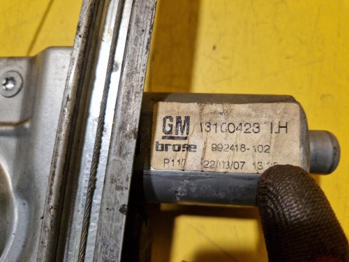 LEVÁ ZADNÍ STAHOVAČKA OKNA S MOTORKEM 992418102 OPEL ASTRA H - 18811