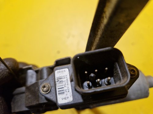 LEVÁ ZADNÍ STAHOVAČKA OKNA S MOTORKEM 119805106 OPEL ZAFIRA A - 18498