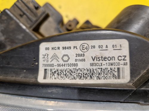 LEVÉ PŘEDNÍ SVĚTLO CITROEN BERLINGO / PEUGEOT PARTNER FACELIFT - 20375